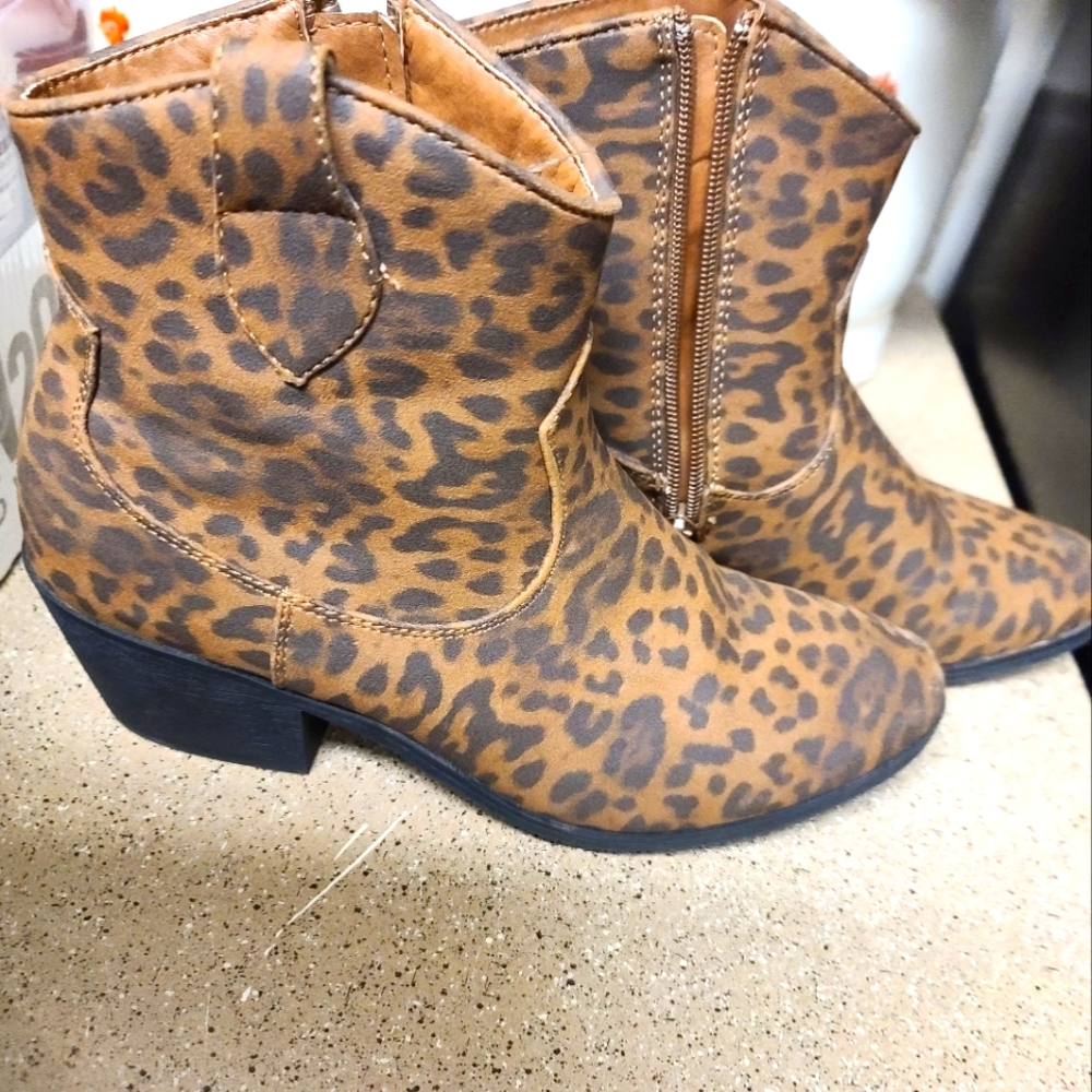 True Craft leopard boots